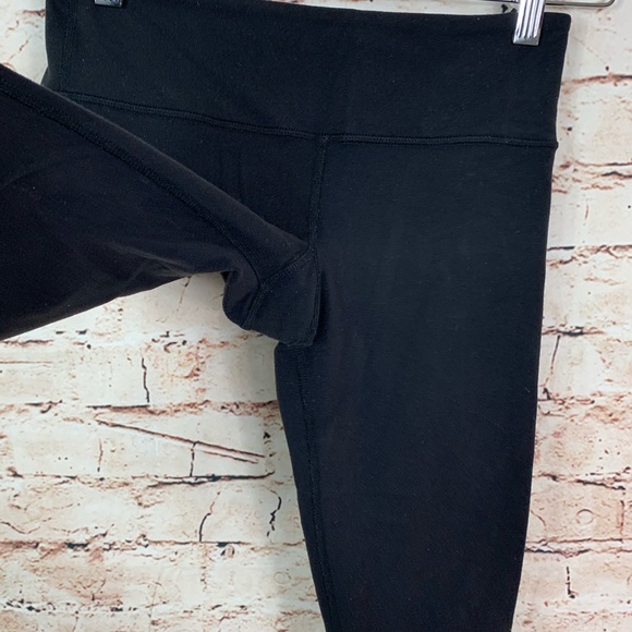 Lululemon Black Wunder Under Crop - Picture 4 of 7